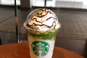 スタバ新作・チョコケーキののった抹茶フラペチーノ カスタマイズで堪能してきました